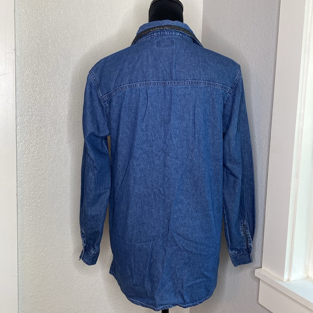 Bobbie Brooks Embroidered Makeup Artist Denim Button-Down Long-Sleeve Top - Picture 4 of 6